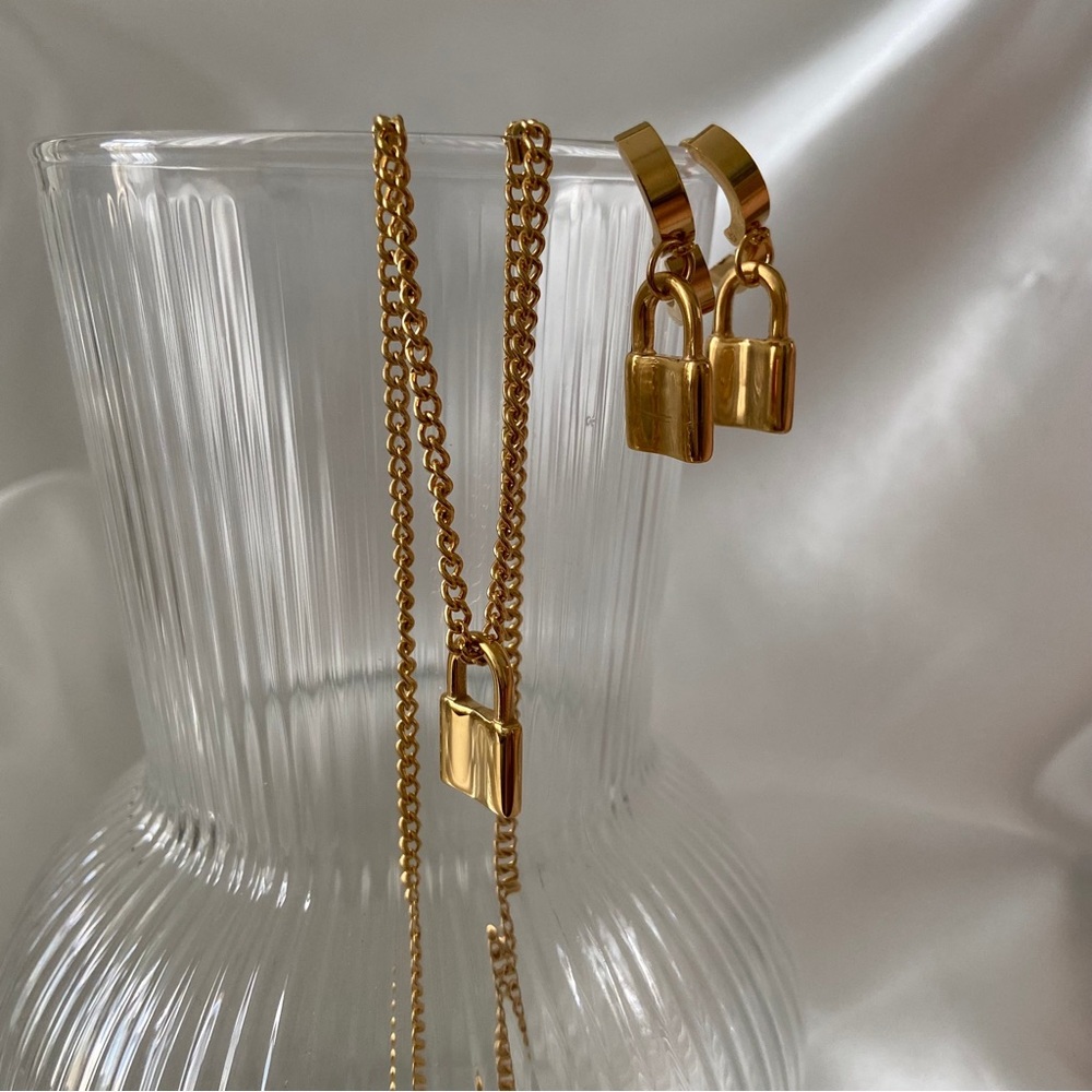 Vienna Necklace 🔒 - Picture 3 of 3